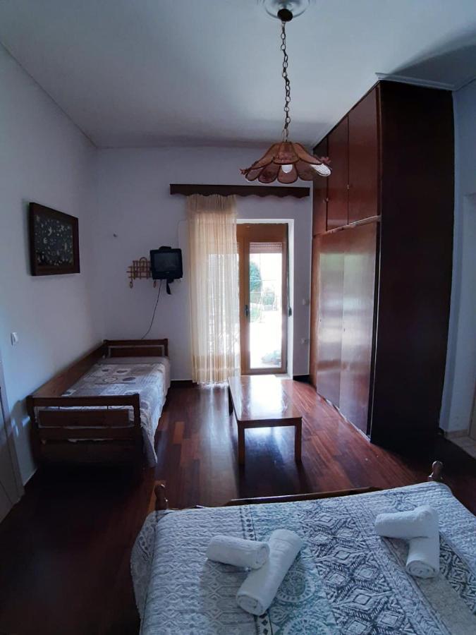 Traditional House Alepis In Areopolis Bagian luar foto