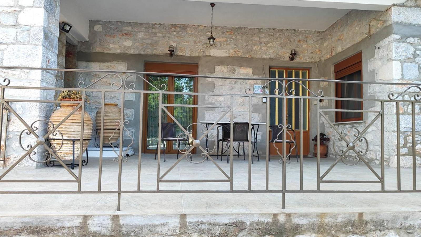 Traditional House Alepis In Areopolis Bagian luar foto